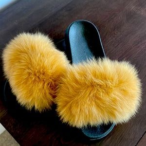 Faux fur slippers